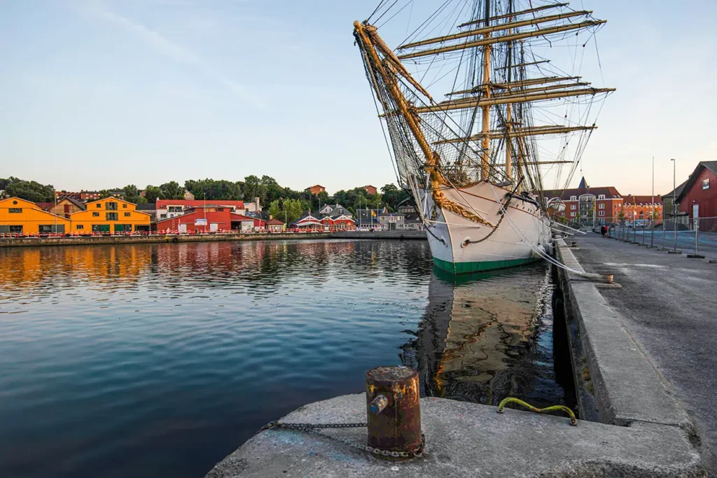 Skoleskibet Danmark i Hobro Havn – Nr. 4